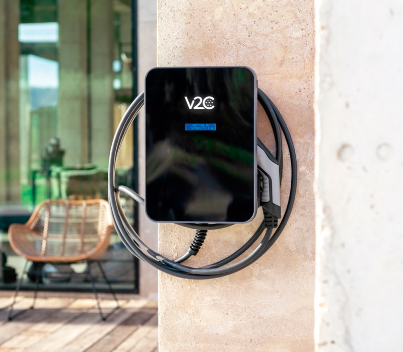 V2C presenta in Italia Trydan, il caricatore che gestisce in modo intelligente l'energia per ricaricare la macchina elettrica
