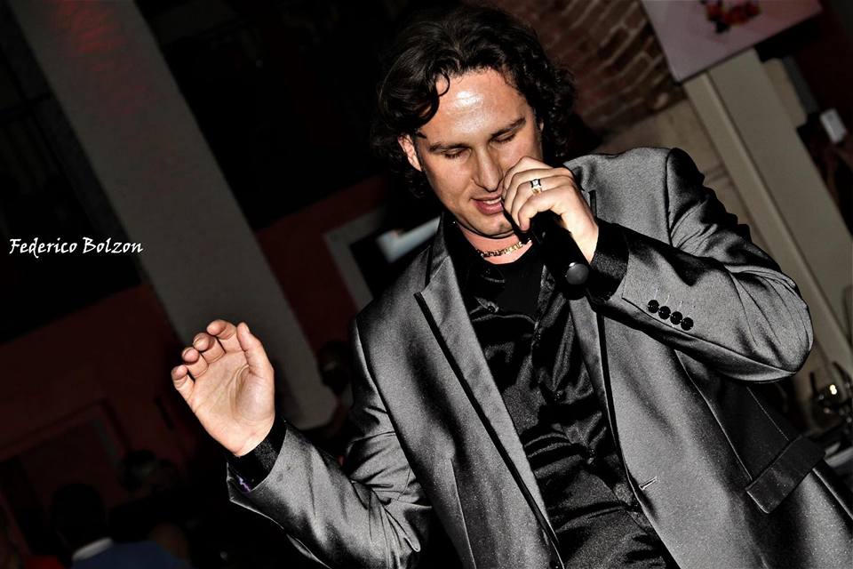 Una Canzone in lingua friulana cantata da Angelo Seretti e scritta da Pierina Gallina presto in onda su molte radio in Italia ed Europa! La vendita del singolo andrà devoluta in beneficenza.