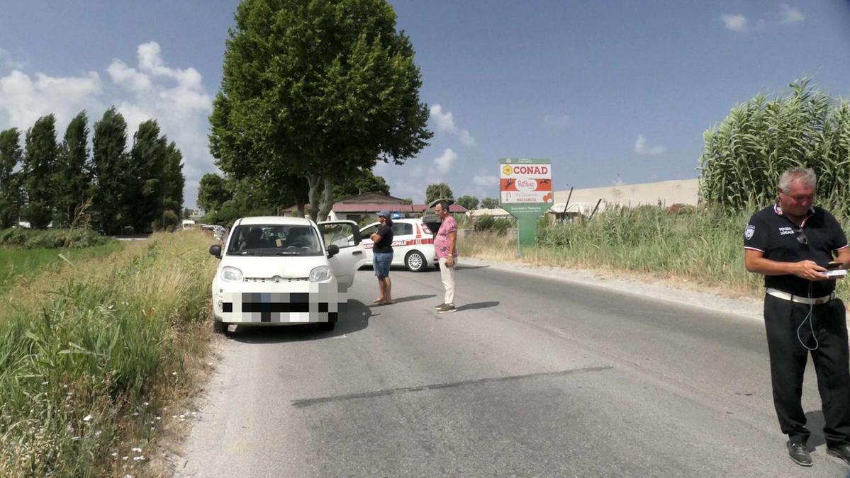 Incidente mortale: ciclista perde la vita dopo l’impatto contro un’auto
