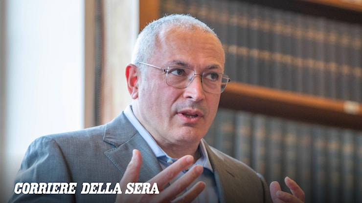 Il dissidente russo Khodorkovsky: «Putin è ostaggio dei servizi segreti. E ora vuole ribattezzare l'invasione dell'Ucraina come “guerra di popolo”» - Corriere della Sera