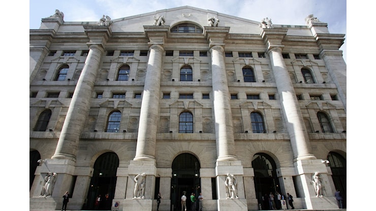 Piazza Affari in rosso: Ftse Mib -0,94%, crollano Prysmian e St - SoldiOnline.it