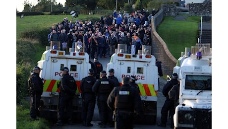Irlanda del Nord, il corteo orangista sfila a Portadown dopo 28 anni