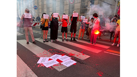Milano, i centri sociali in piazza per Fakir: «Contro repressione, razzismo padronale e omicidi di Stato»