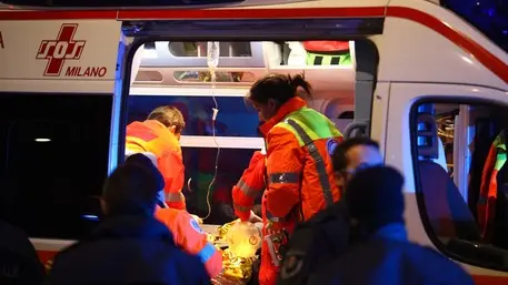 Dramma a Milano, si tuffa di notte in una piscina pubblica e annega: indagini in corso