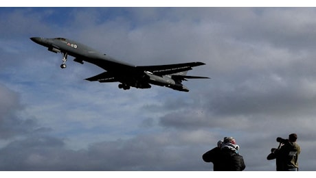 Guerra ultime notizie. Axios: «Usa sono tornati a usare il superbombardiere B-1»