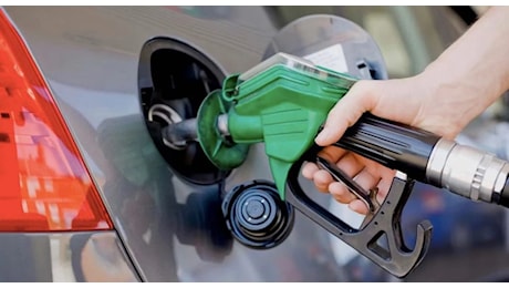 Carburanti, da domani scade lo sconto sulle accise: stangata da 3 euro a pieno