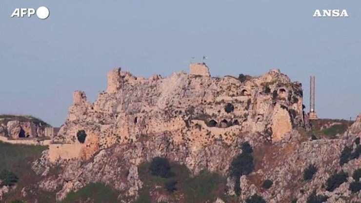 Libano, l'esercito israeliano riprende il controllo del castello medioevale di Beaufort dopo 26 anni - La Stampa