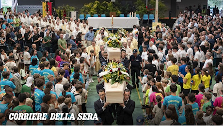 Don Francesco e Alberto, l'addio di Verona e la folla di Schio: «Verso il cielo insieme»
