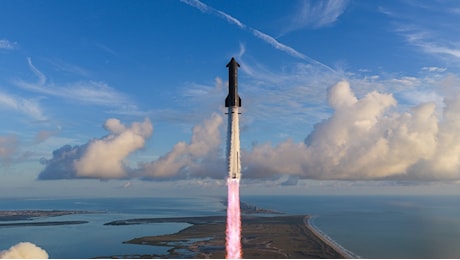 Starship entra in orbita per la prima volta e rilascia i satelliti Starlink