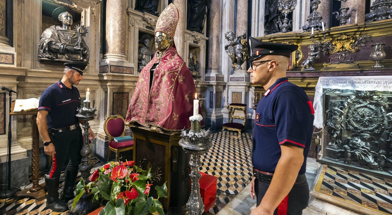 Napoli, condanna e pena sospesa per il ladro della mitra di San Gennaro