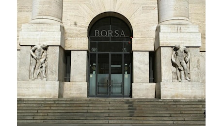 Borsa Milano in calo, Eni e petroliferi resistono grazie al rialzo del greggio