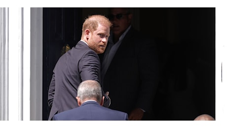 Principe Harry perde la causa contro il Daily Mail: respinte le accuse