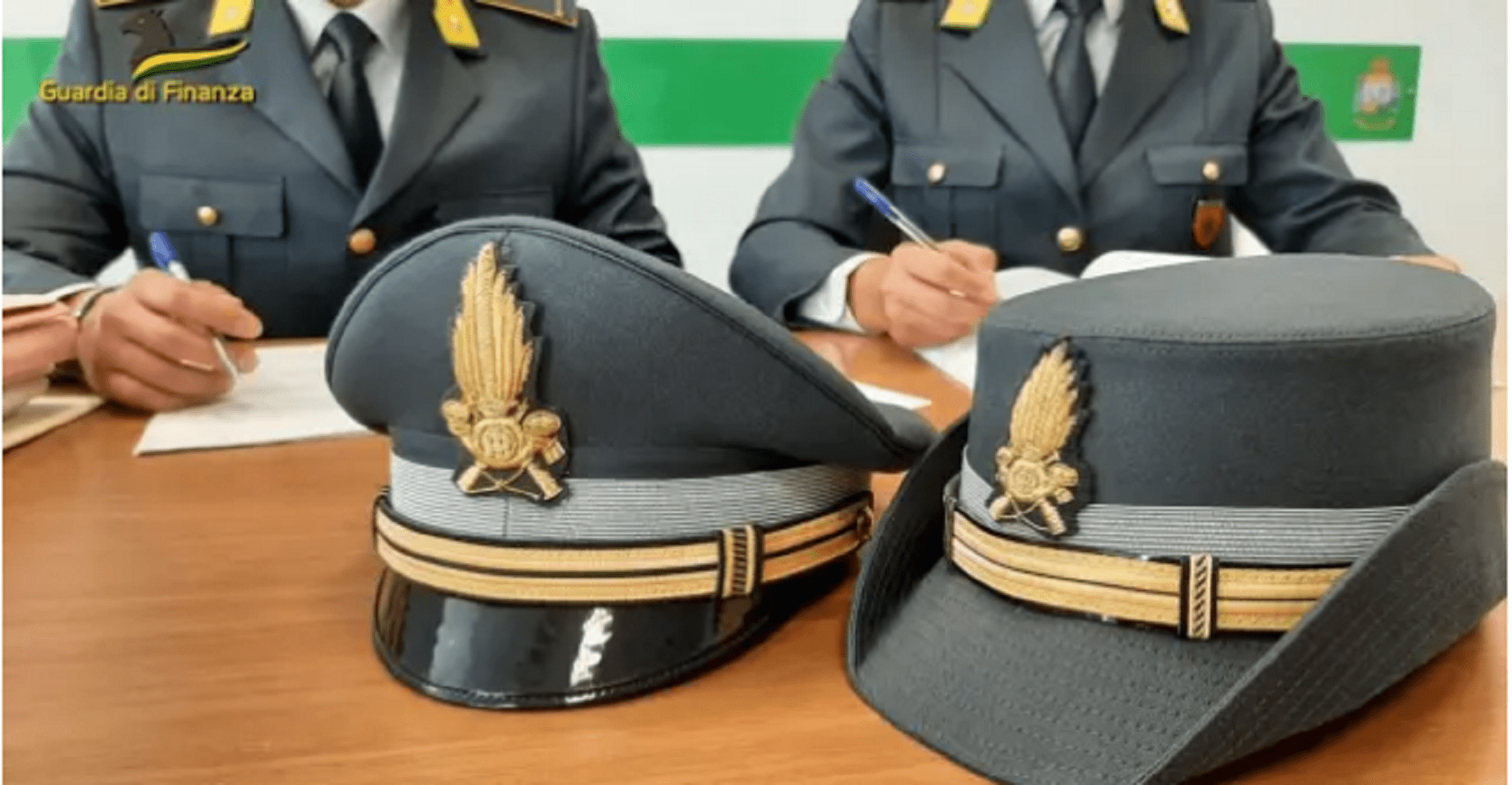 Truffa ed evasione fiscale, arrestato il giornalista Mario Adinolfi