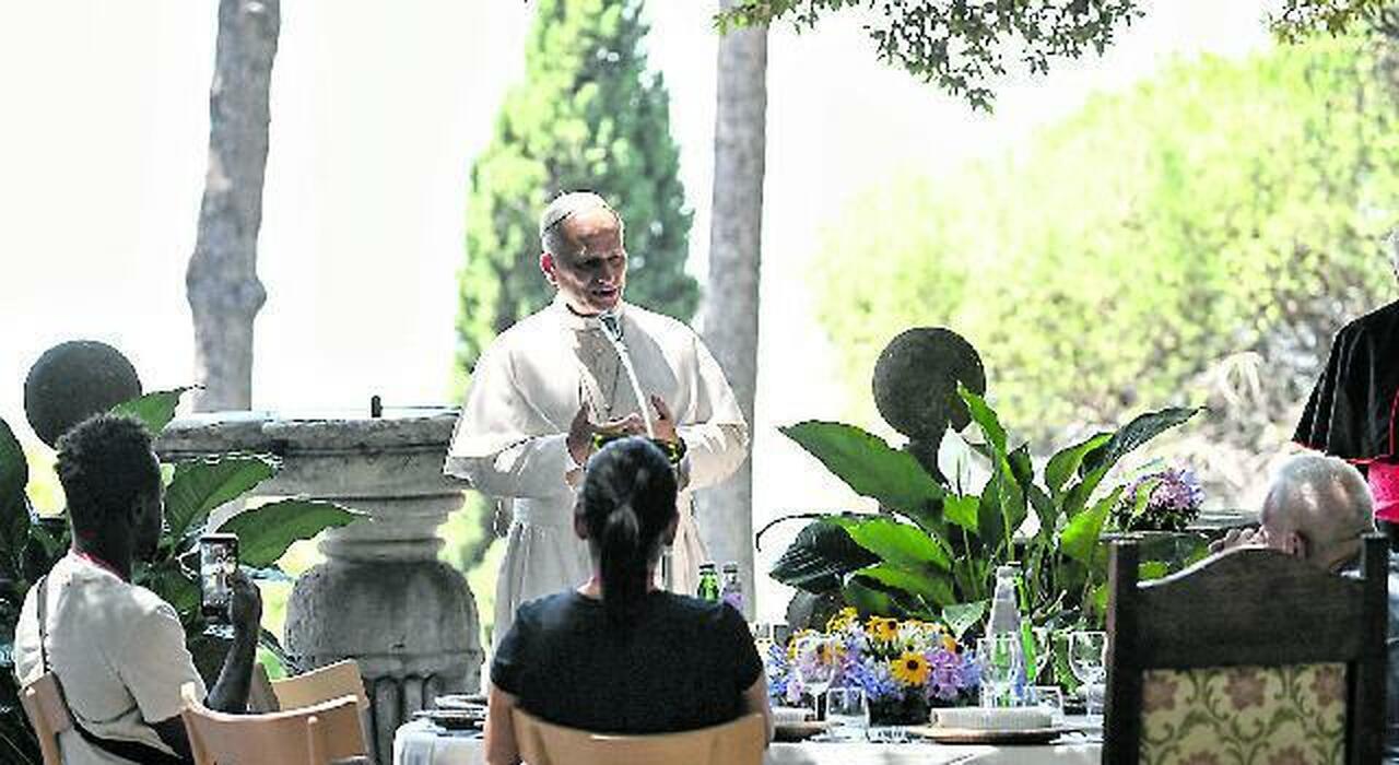 Il Papa pranza a Castelgandolfo coi poveri «Ho fame di giustizia»