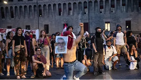 In piazza per Fakir: quella marea di persone che non si vuole vedere