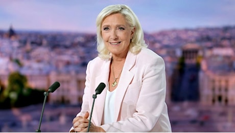 Le Pen condannata in appello ma resta in corsa per l’Eliseo: la sentenza che divide la Francia