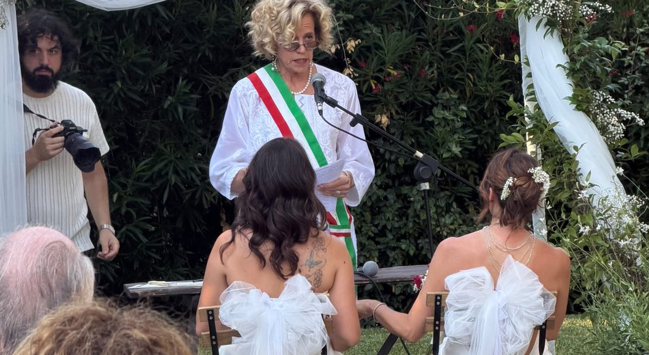 Francesca Vecchioni: «Mia moglie Sara? L'amore è trovare qualcuno in cui riconoscersi. Mio fratello Arrigo c'era, ha ballato con noi»