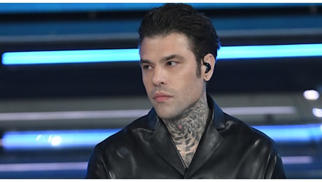 Milano, cameriere denuncia:Picchiato per una foto a Fedez in discoteca"