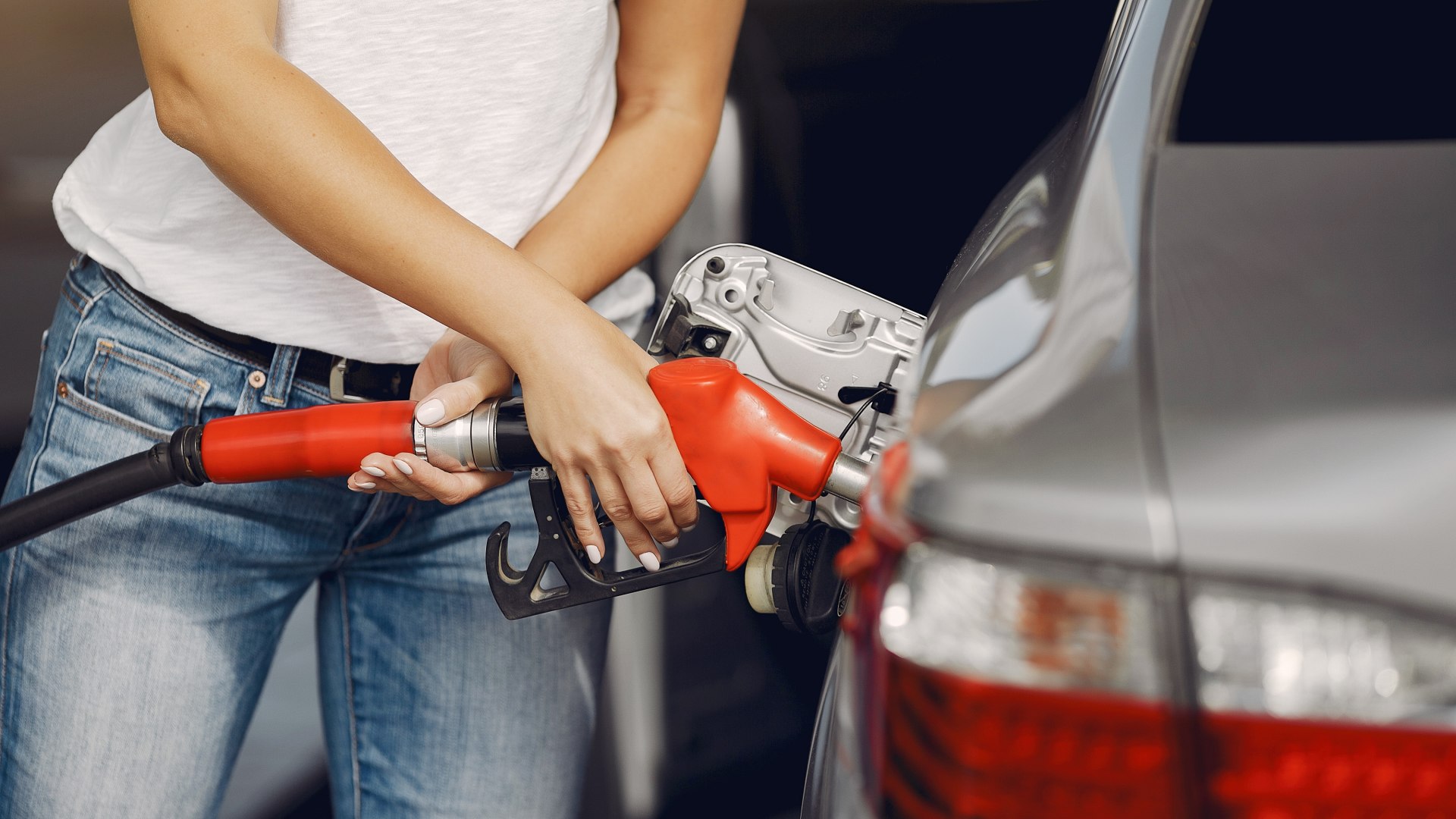 Dove costa di meno fare un pieno di benzina o diesel? Ce lo dice l'app Osservaprezzi Carburanti