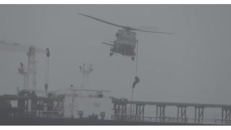 Video dell'intervento della marina francese sulla petroliera russa intercettata nell'Atlantico - RaiNews