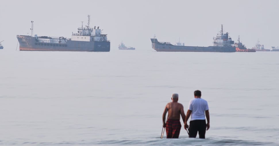 Guerra ultime notizie. Teheran, colpite due petroliere nello stretto di Hormuz