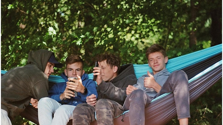 Matteo Lancini: “Perché la legge australiana che vieta i social fino a 16 anni è sbagliata” - la Repubblica