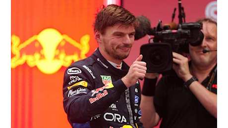 Verstappen conquista la pole a Singapore davanti alle Ferrari, Antonelli quarto