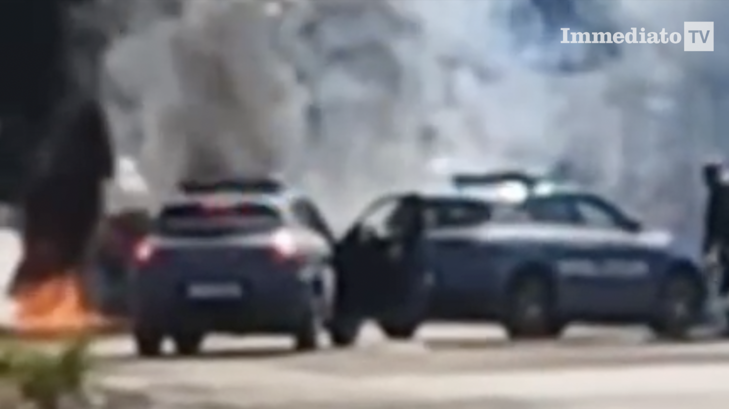Assalto a un portavalori sulla Sp 231 a Cerignola, banditi in fuga dopo spari e inseguimento. Sul posto la polizia