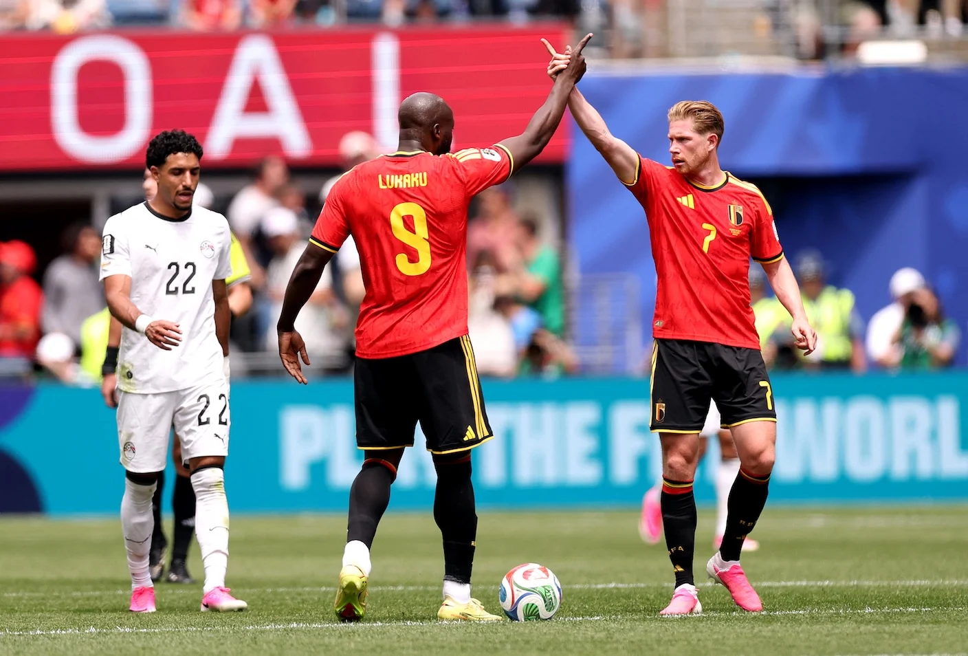 La Nuova Zelanda riporta al gol De Bruyne e Lukaku. Bielsa va a casa