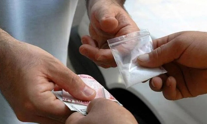 Caserta, due giovani arrestati per spaccio di cocaina e crack nei pressi di Piazza Vanvitelli