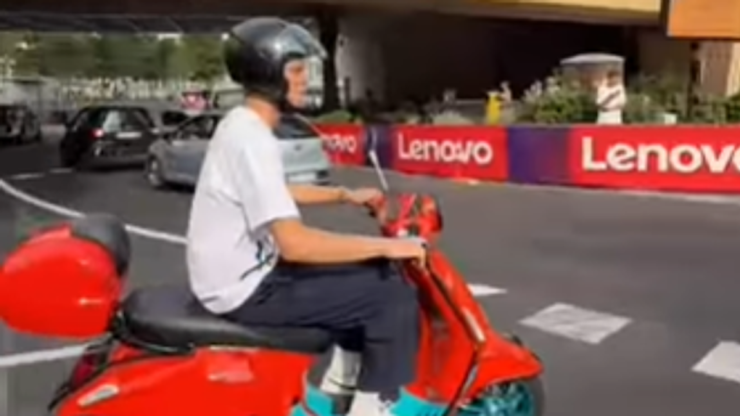Dal sono morto ai giri in Vespa a Montecarlo: ecco come procede il recupero di Sinner - Sportmediaset