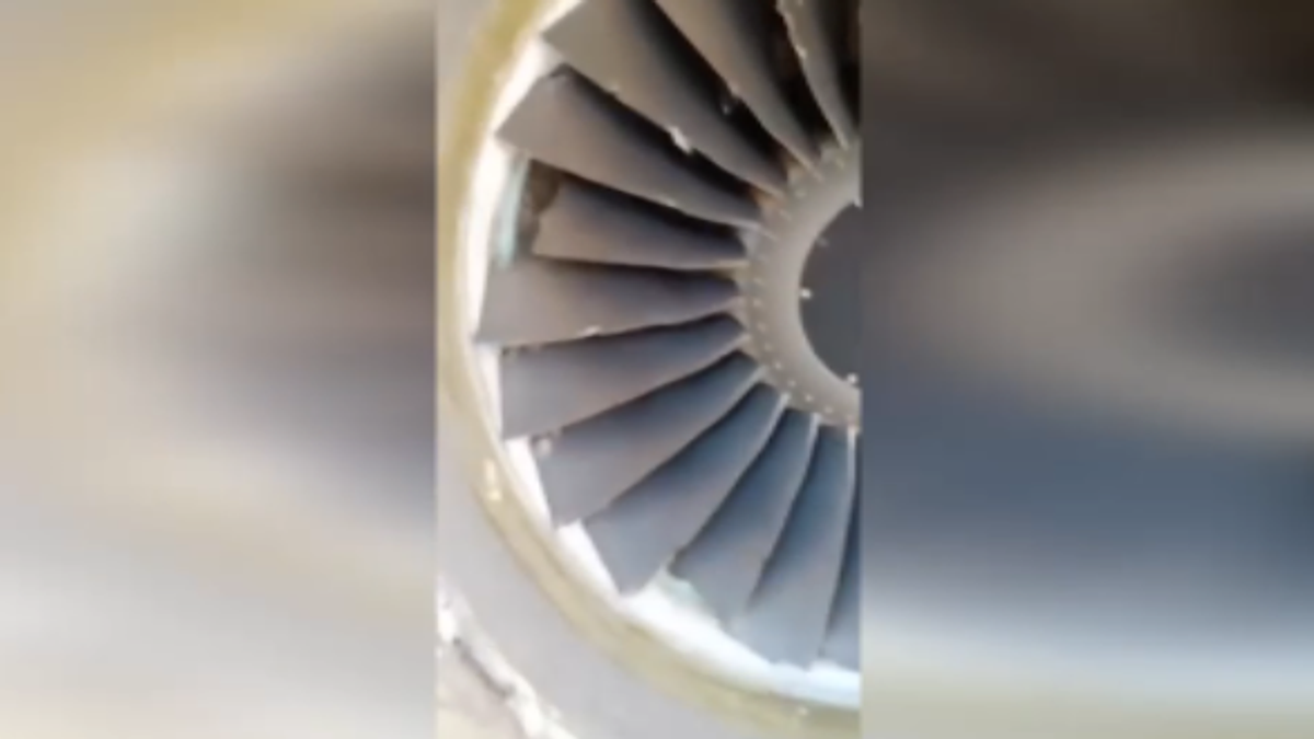 Finestrino frantumato in volo, le condizioni del motore da cui è partito il rottame