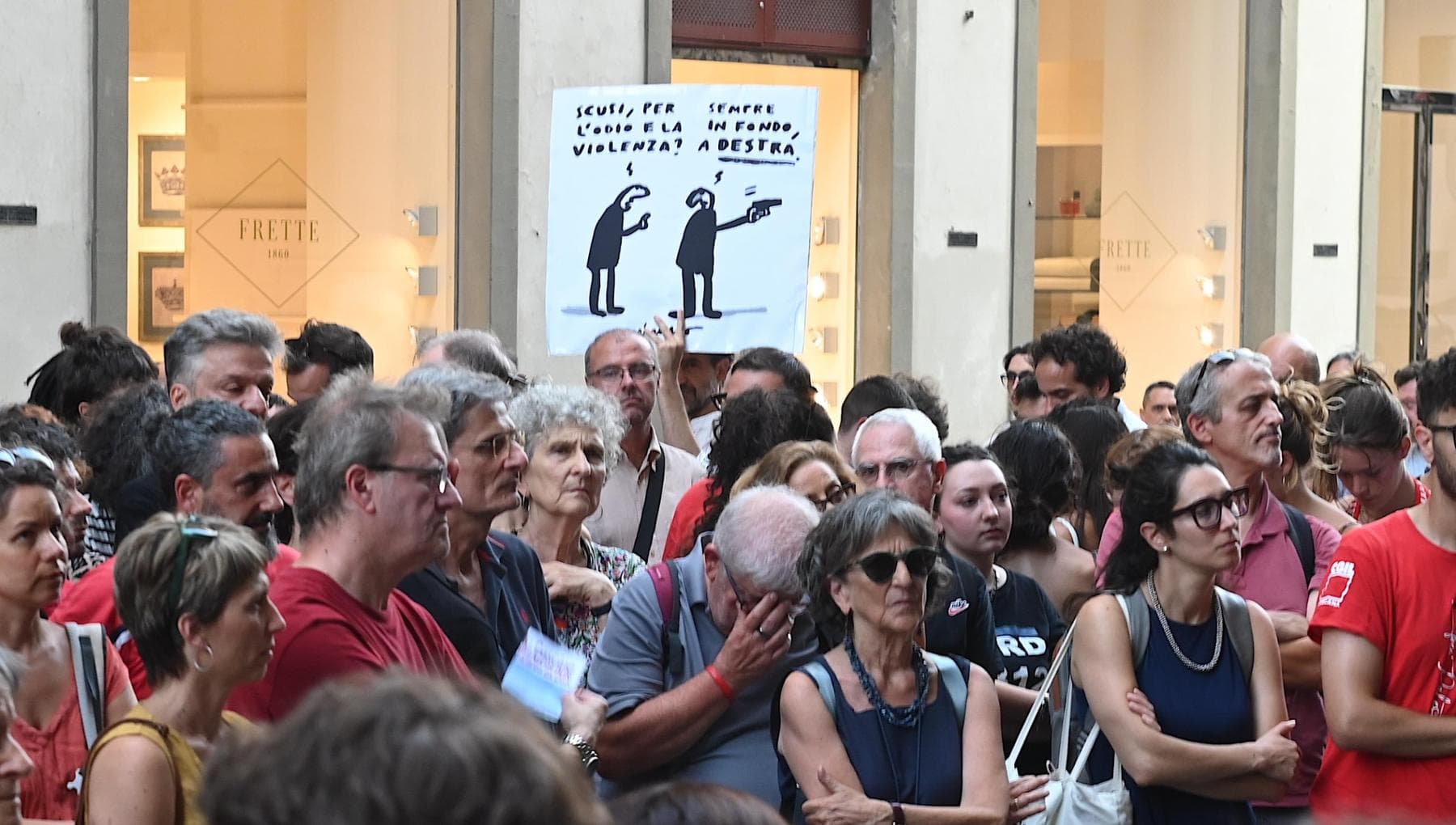 A Firenze in piazza per Fakir: “Non arrendiamoci all’indifferenza”