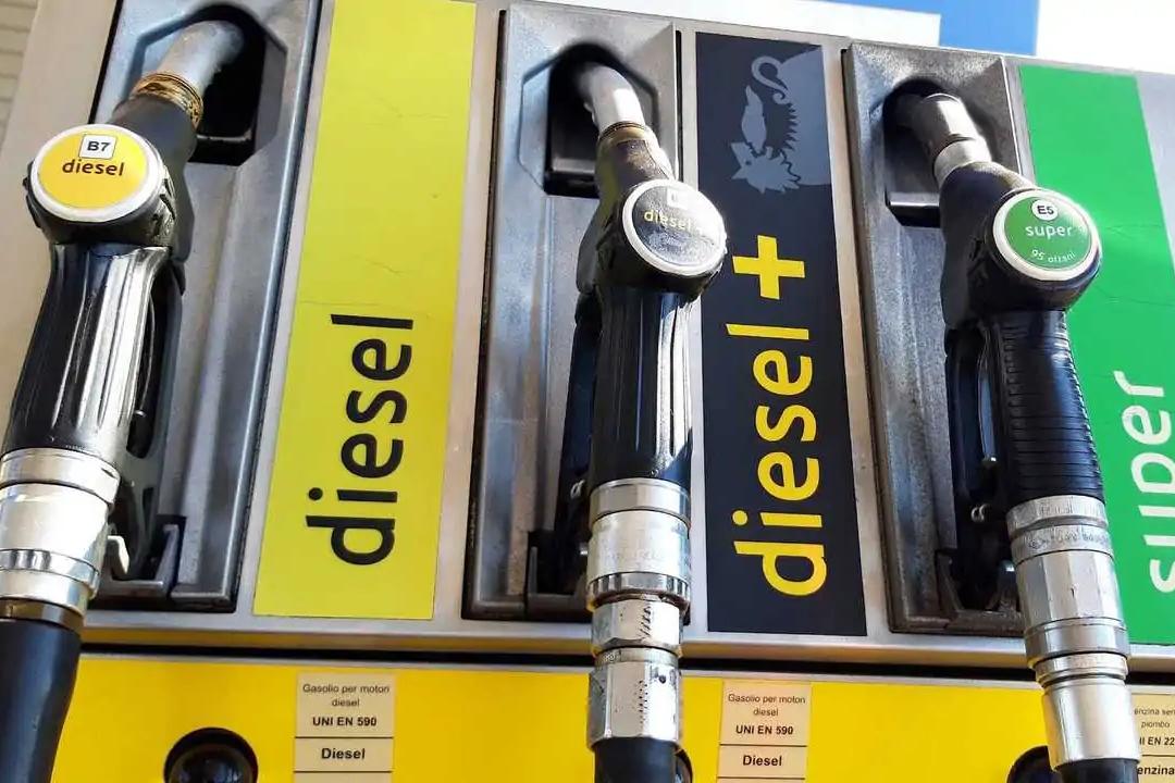 Caro carburanti, nel Vibonese prezzi di nuovo alle stelle: oltre la media regionale, fino a 2,4 euro a litro il gasolio e 2,3 la benzina · ilvibonese.it