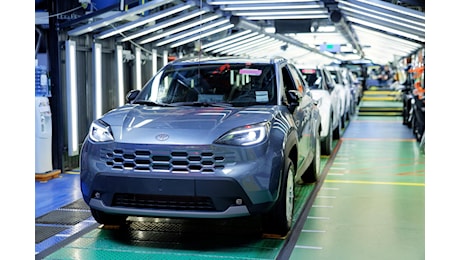 Toyota Yaris Cross, la regina della produzione francese arriva in Italia con il restyling 2026
