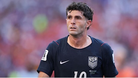 Milan, l’infortunio di Pulisic è più grave del previsto: microfrattura al perone, tempi di recupero e rientro in campionato