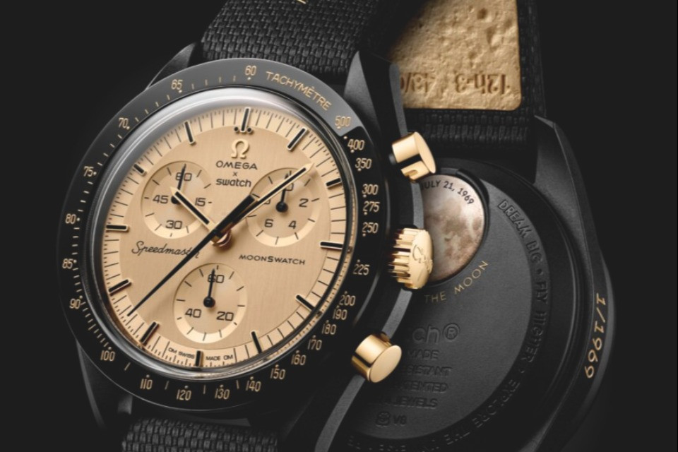 Swatch e Omega, la MoonSwatch Mission to the Moon 1969 in edizione limitata con 11 grammi d'oro Moonshine