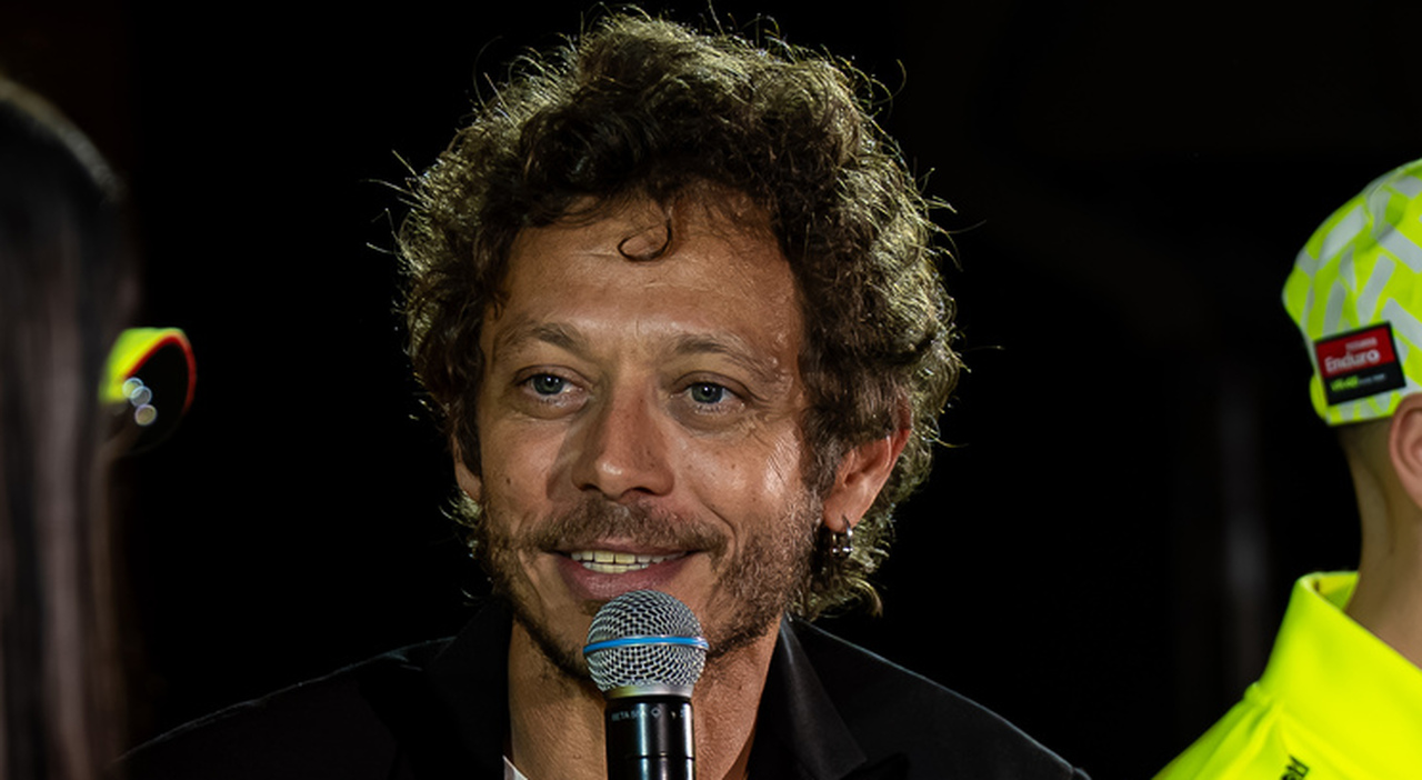 Valentino Rossi, il papà Graziano si sposa ma il figlio non c'é: la battaglia legale con Ambra Arpino, cosa è successo