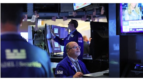 Borse Ue deboli in attesa dei conti delle Big Tech. Sale ancora il greggio