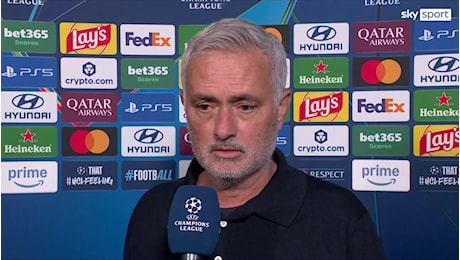 Mourinho, la rimpatriata dopo Roma-Real: abbracci con Dybala e Pellegrini