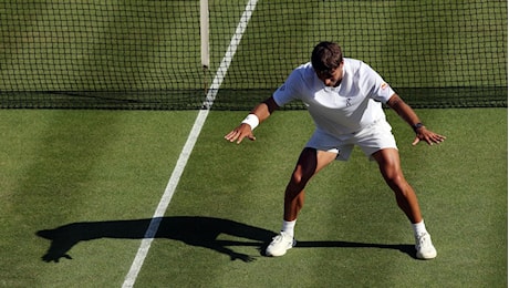 Wimbledon, Cobolli rimonta Khachanov in cinque set e vola agli ottavi. Berrettini e Sonego eliminati