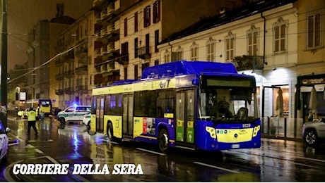 Torino, donna muore investita da due autobus: cosa è successo