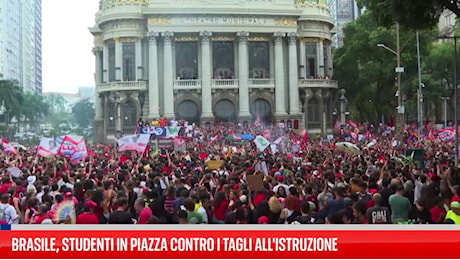 Rio de Janeiro, studenti in piazza contro i tagli all'istruzione e il piano di Flávio Bolsonaro