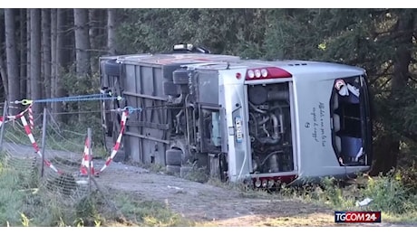 Pullman da Milano si ribalta in Baviera: due turisti filippini morti