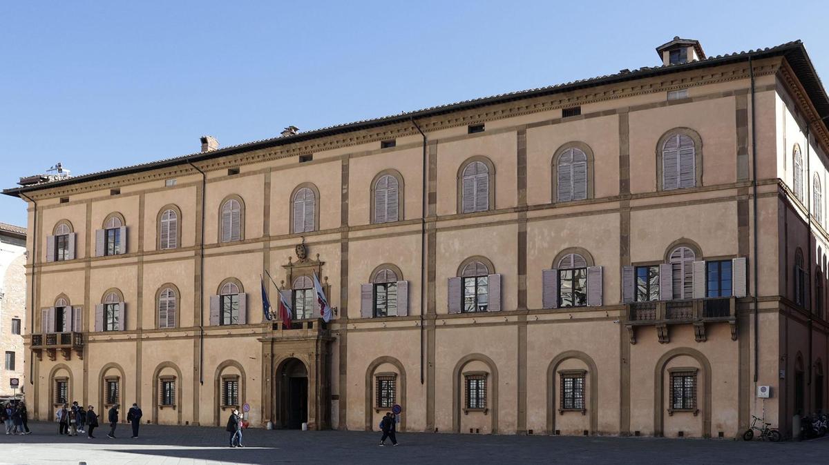 Ci fidiamo di Lovaglio. Le associazioni civiche si schierano con il Monte