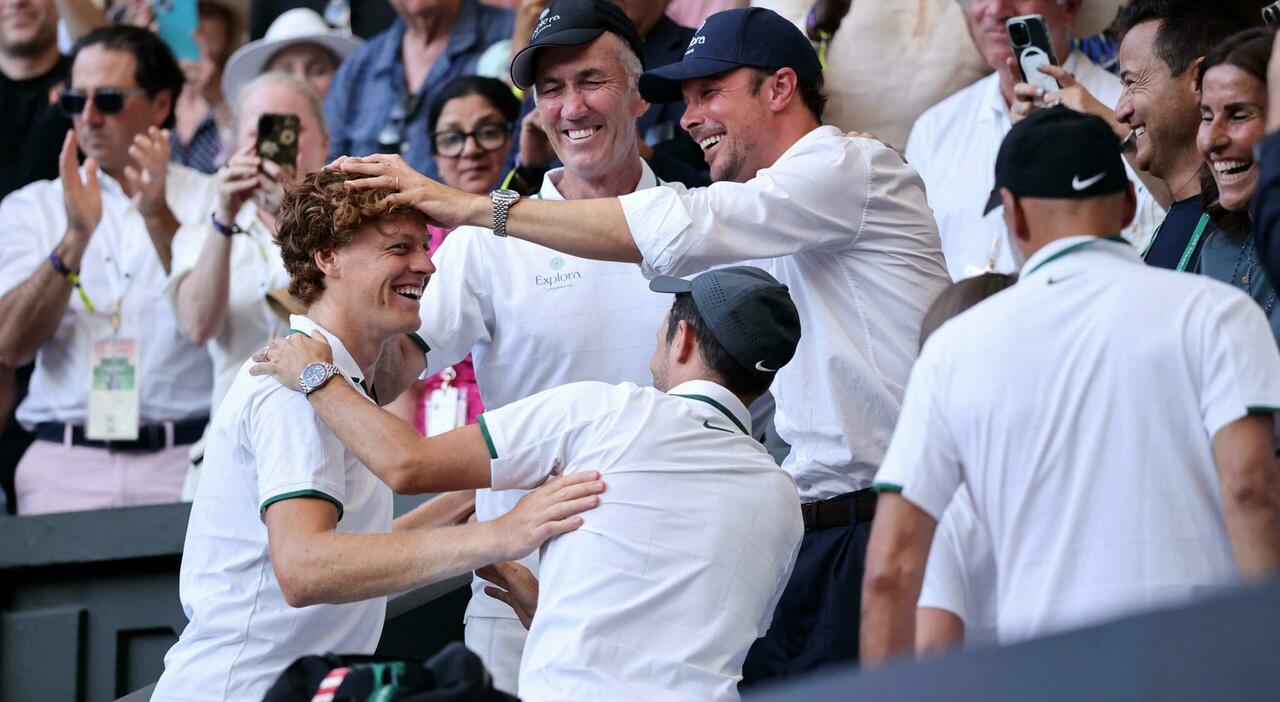 Sinner, la famiglia a Wimbledon: mamma Siglinde lascia la tribuna, papà Hanspeter nel box. C'è la fidanzata Laila