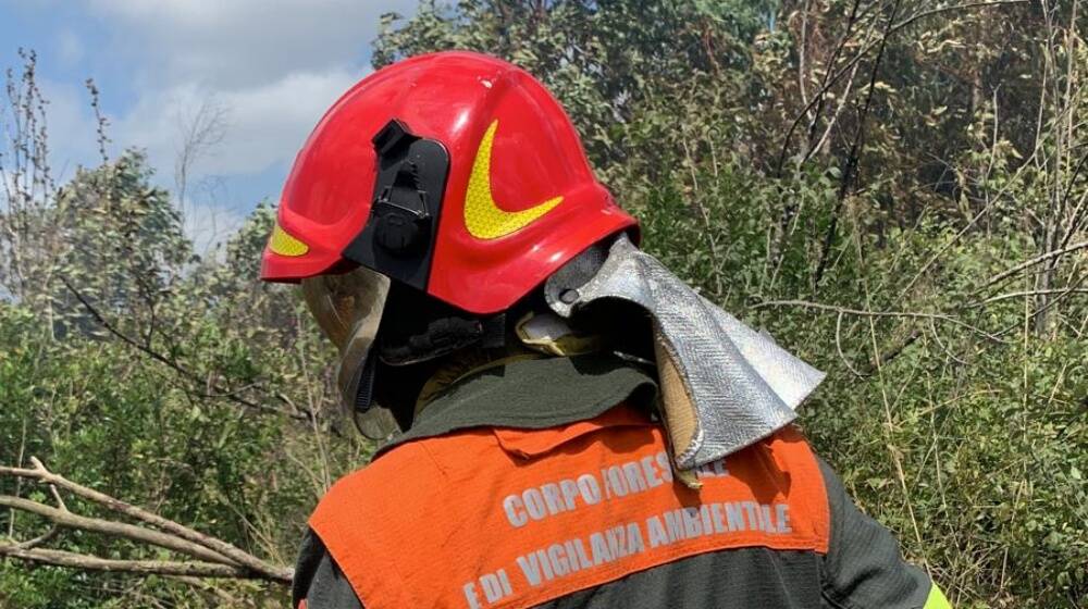 Nuovo incendio a Cabras, in azione un elicottero