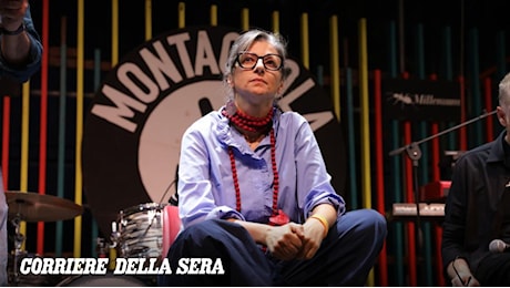 Francesca Albanese a Modena, migliaia in ascolto tra polemiche e applausi