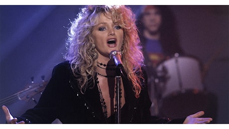 Bonnie Tyler, la storia e il significato dietro “Total Eclipse of the Heart”