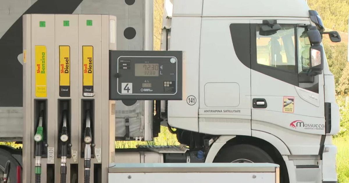 Caro carburanti, sos autotrasportatori: Così non riusciamo ad andare avanti